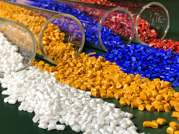 揭秘色母粒的“美白密碼”：為何熒光增白劑是關(guān)鍵搭檔？